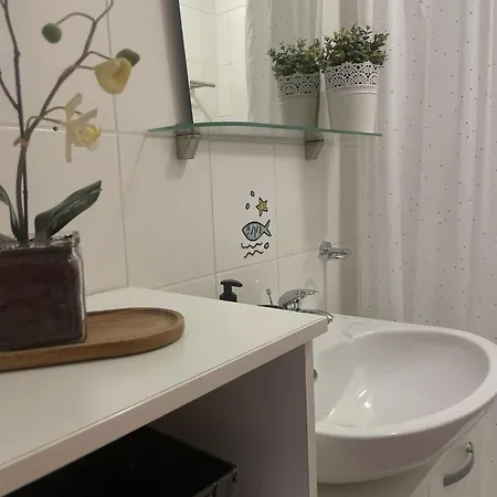 Mirela 2 Apartment *