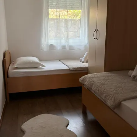 Apartment Mirela 2 *